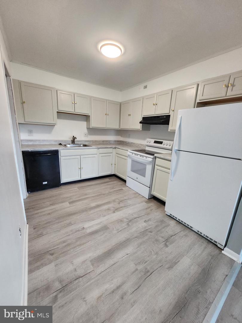 109 Chaucer Rd #b Property Photo 11
