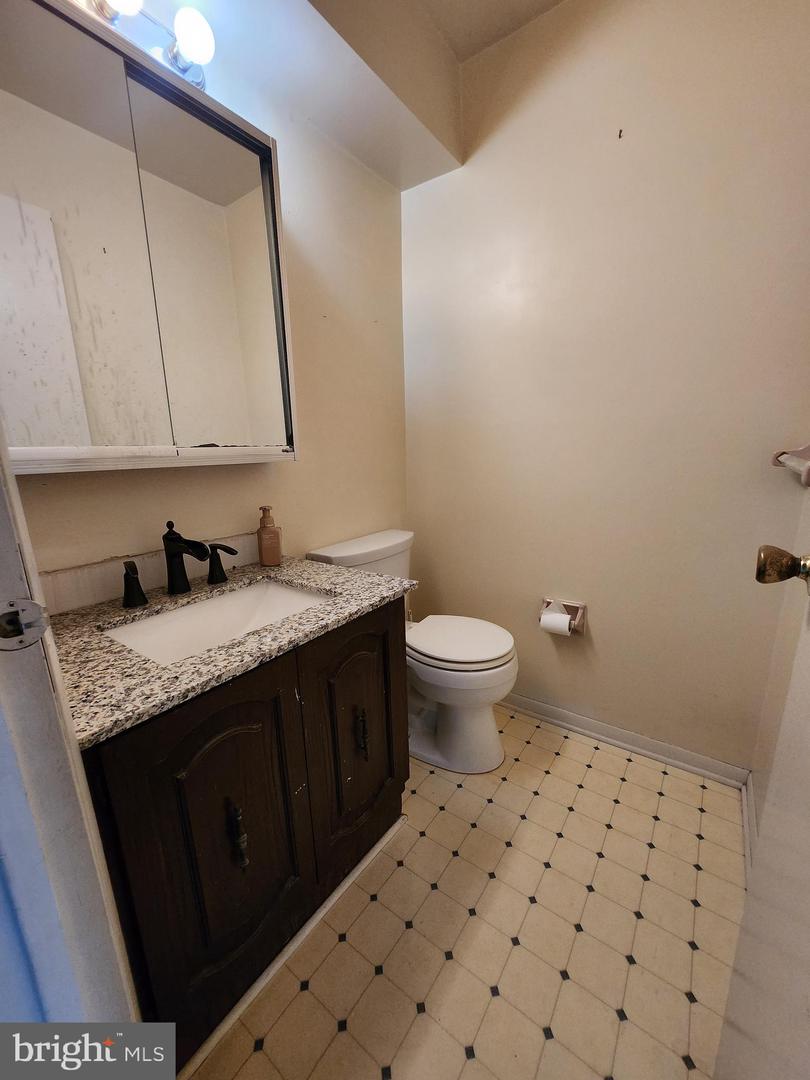 109 Chaucer Rd #b Property Photo 13