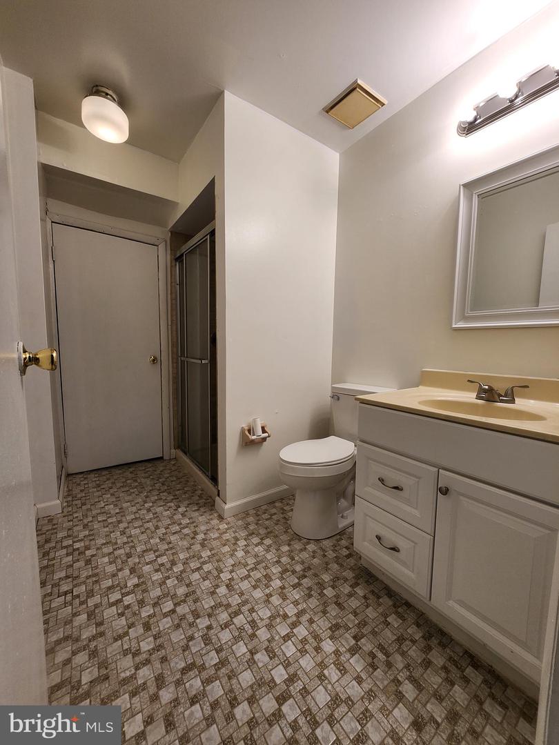 109 Chaucer Rd #b Property Photo 19