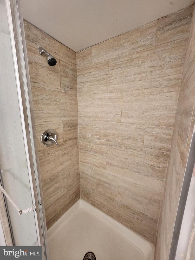 109 Chaucer Rd #b Property Photo 20