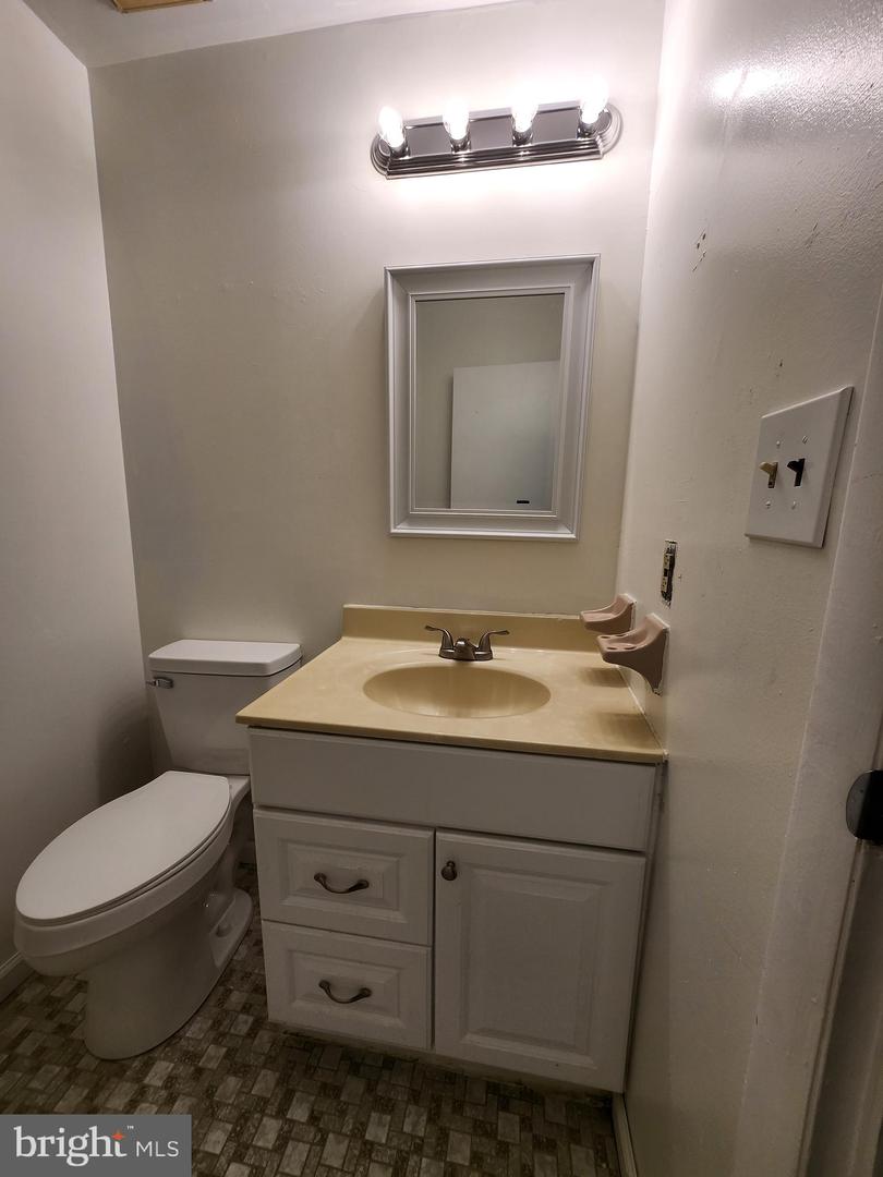 109 Chaucer Rd #b Property Photo 21