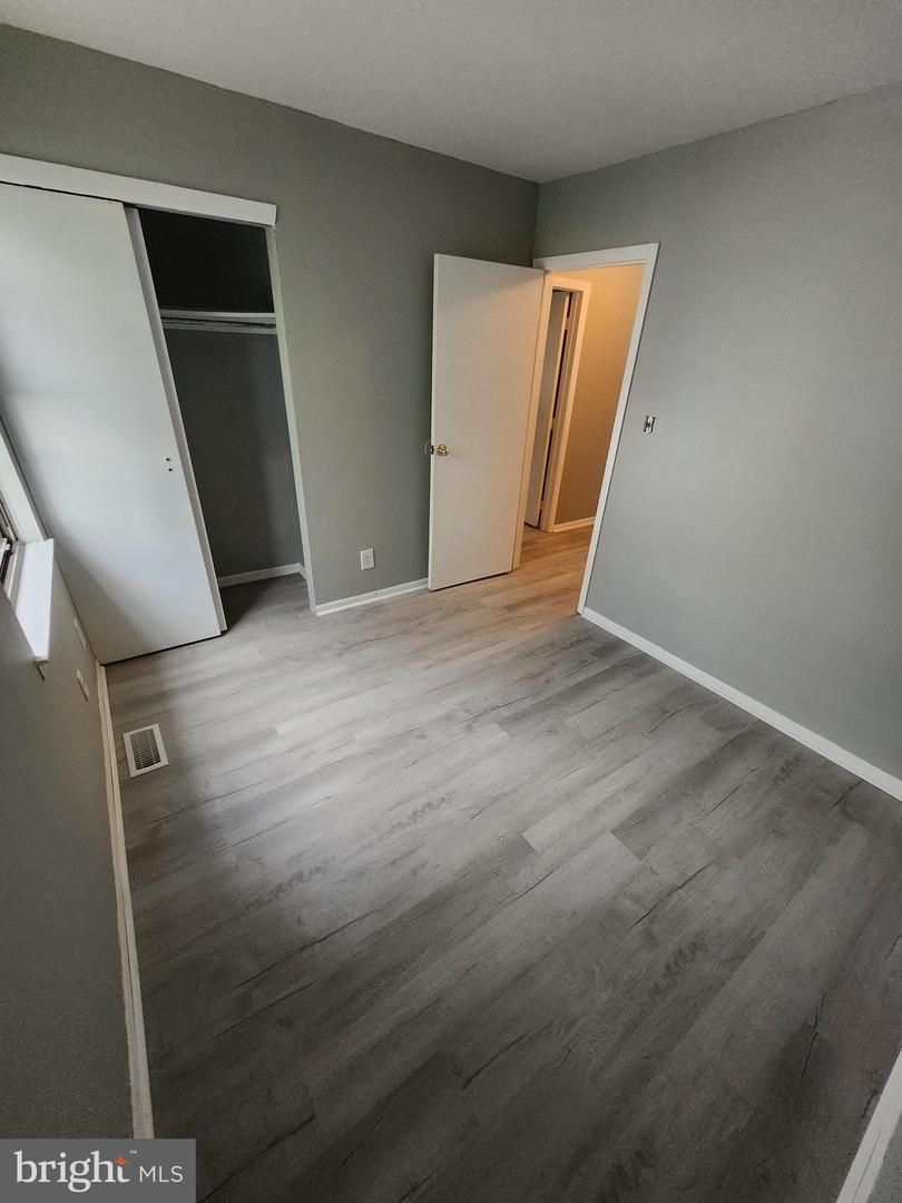 109 Chaucer Rd #b Property Photo 23