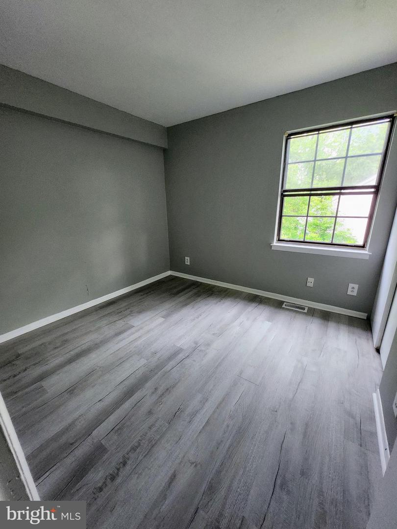 109 Chaucer Rd #b Property Photo 25