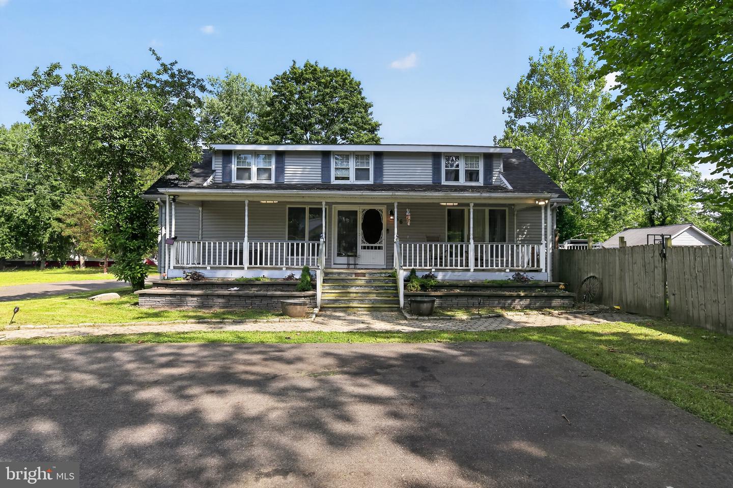 66 2ND ST Property Photo 1