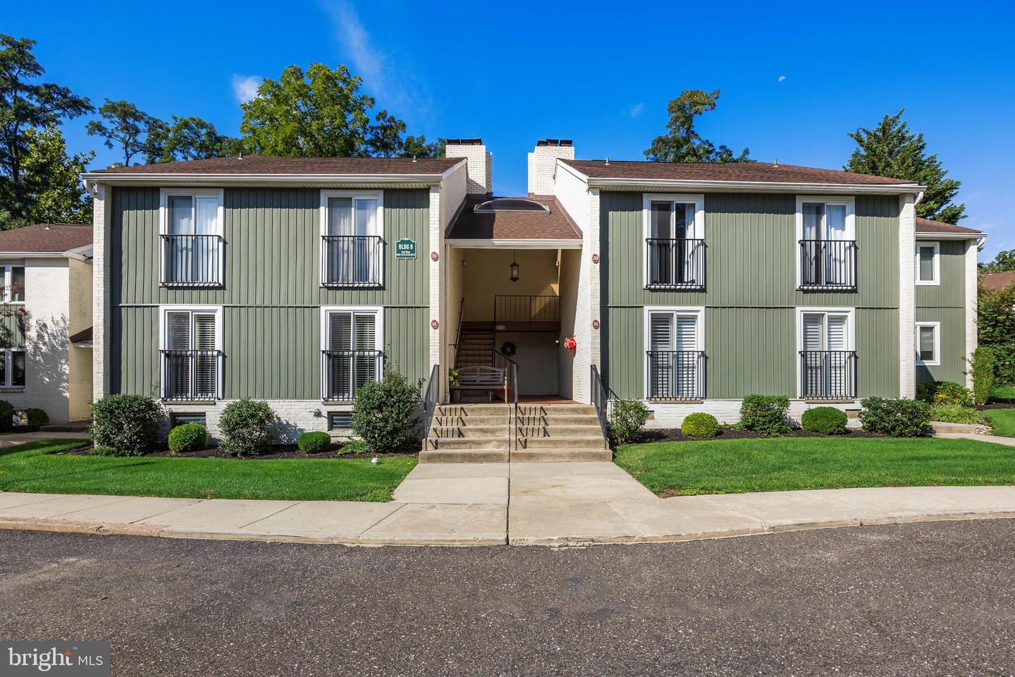 14 E Close Property Photo 2
