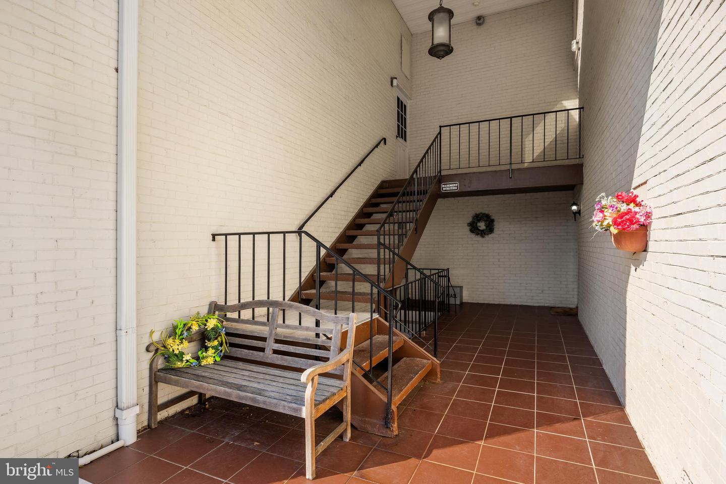 14 E Close Property Photo 3