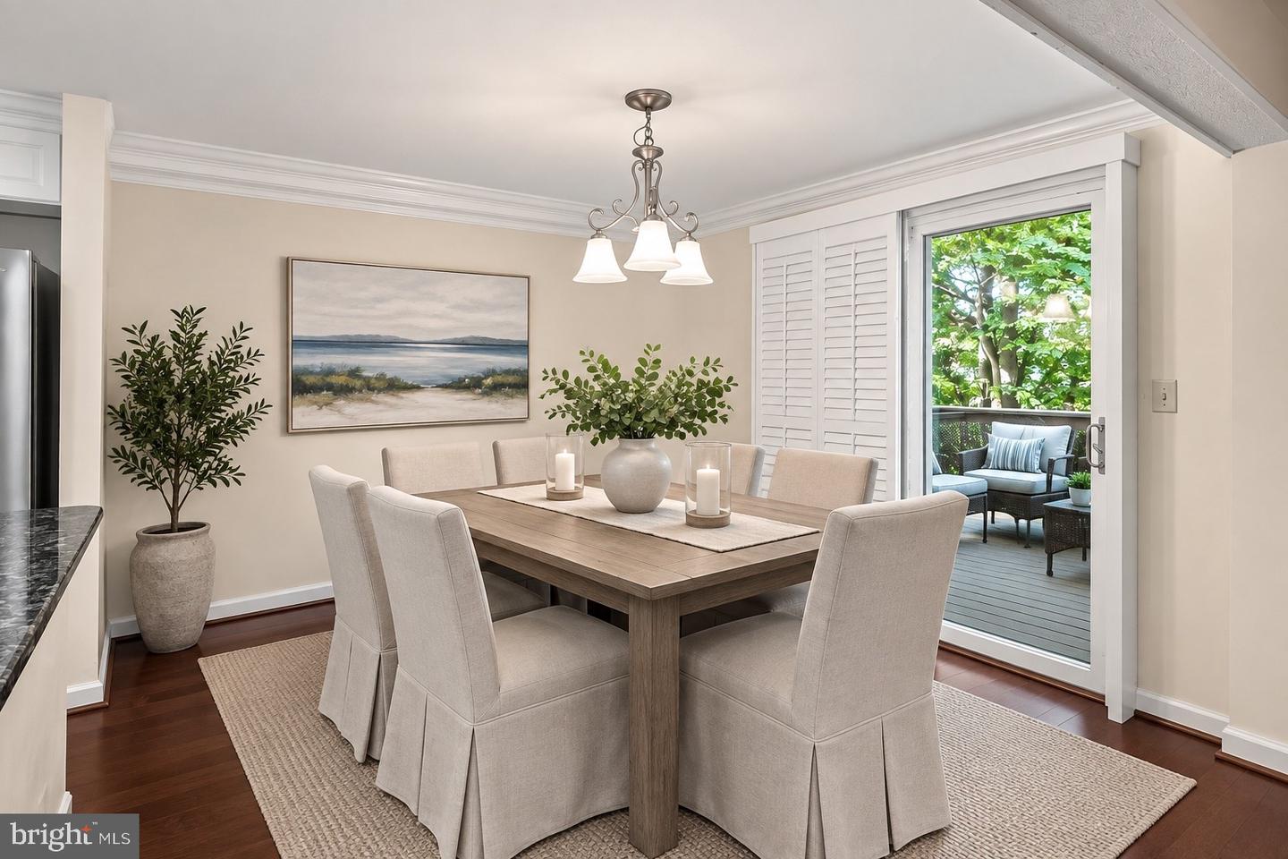 14 E Close Property Photo 6