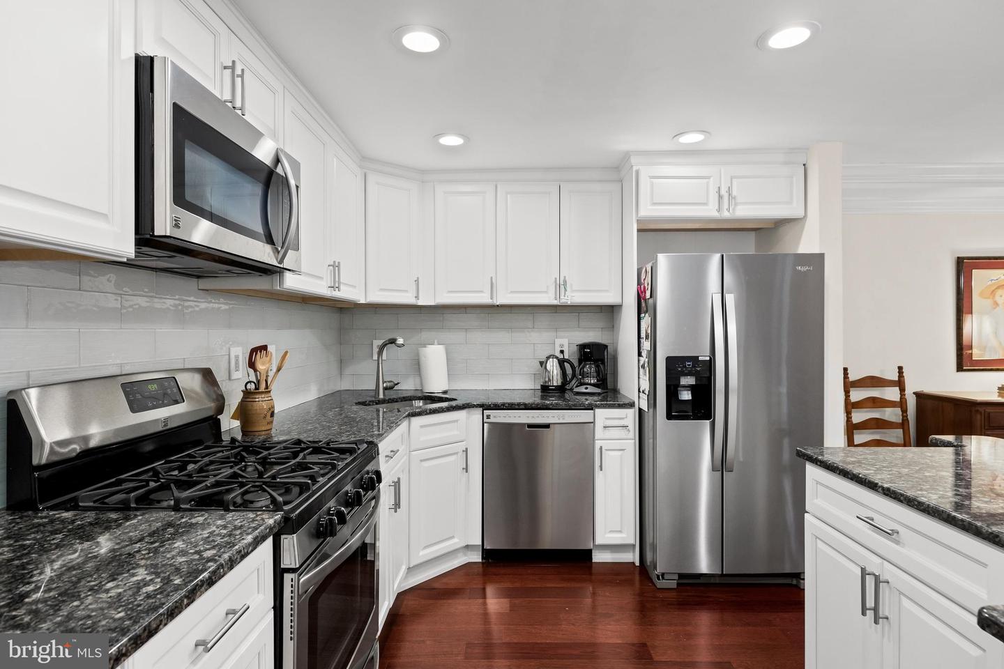 14 E Close Property Photo 10