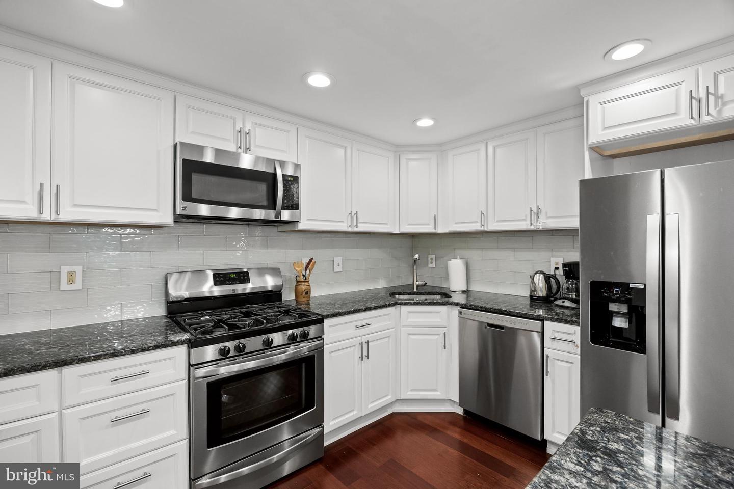 14 E Close Property Photo 12