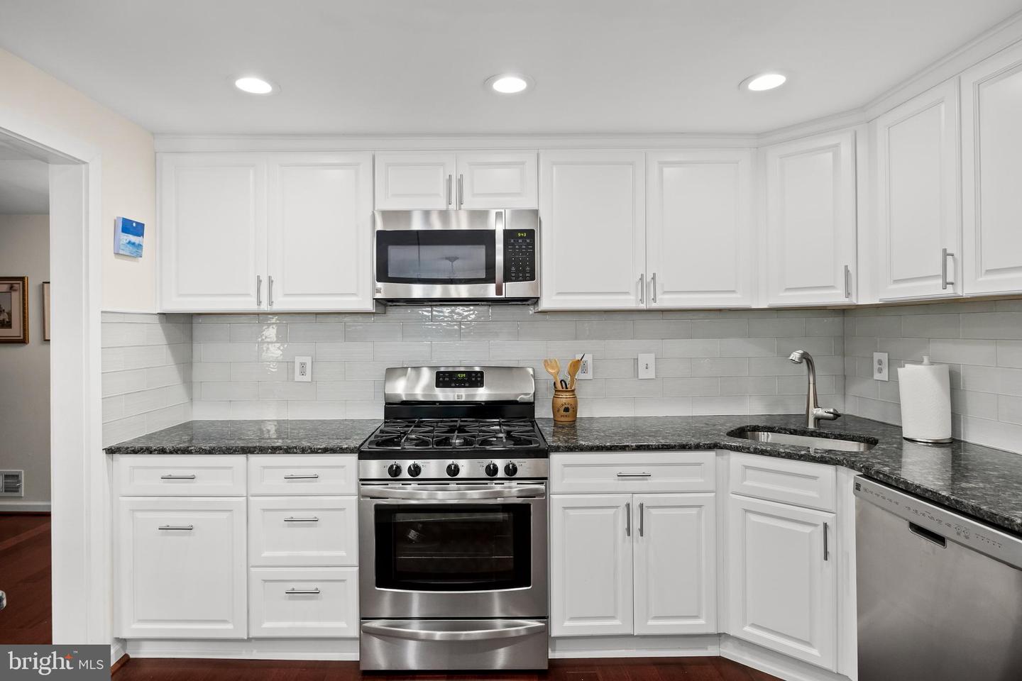 14 E Close Property Photo 12