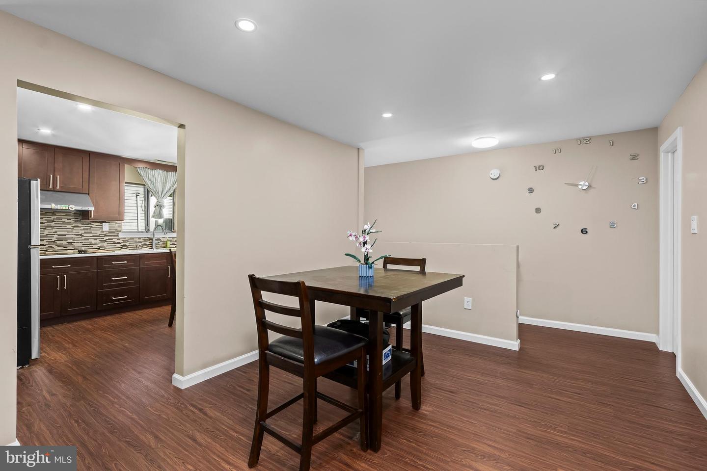 705 Downing Ct Property Photo 2