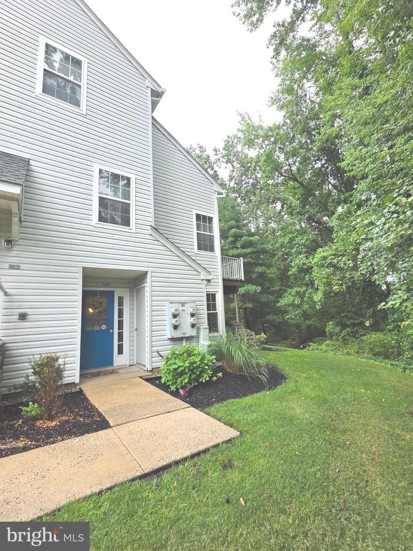 1305 Squirrel Rd Property Photo 2