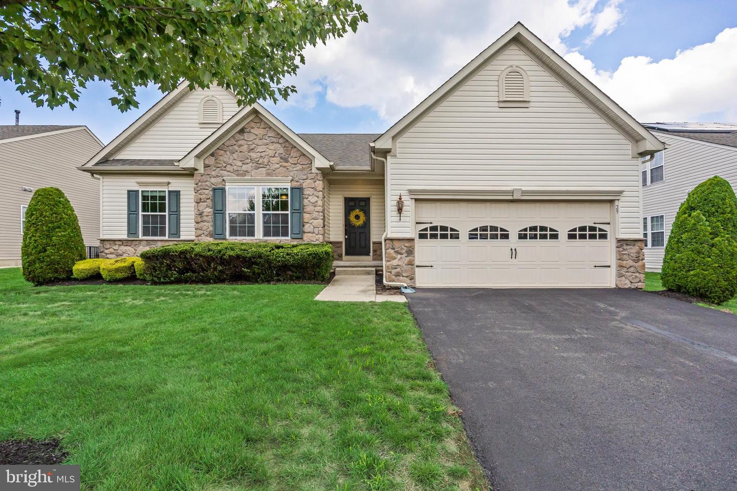 29 APPLEGATE DR