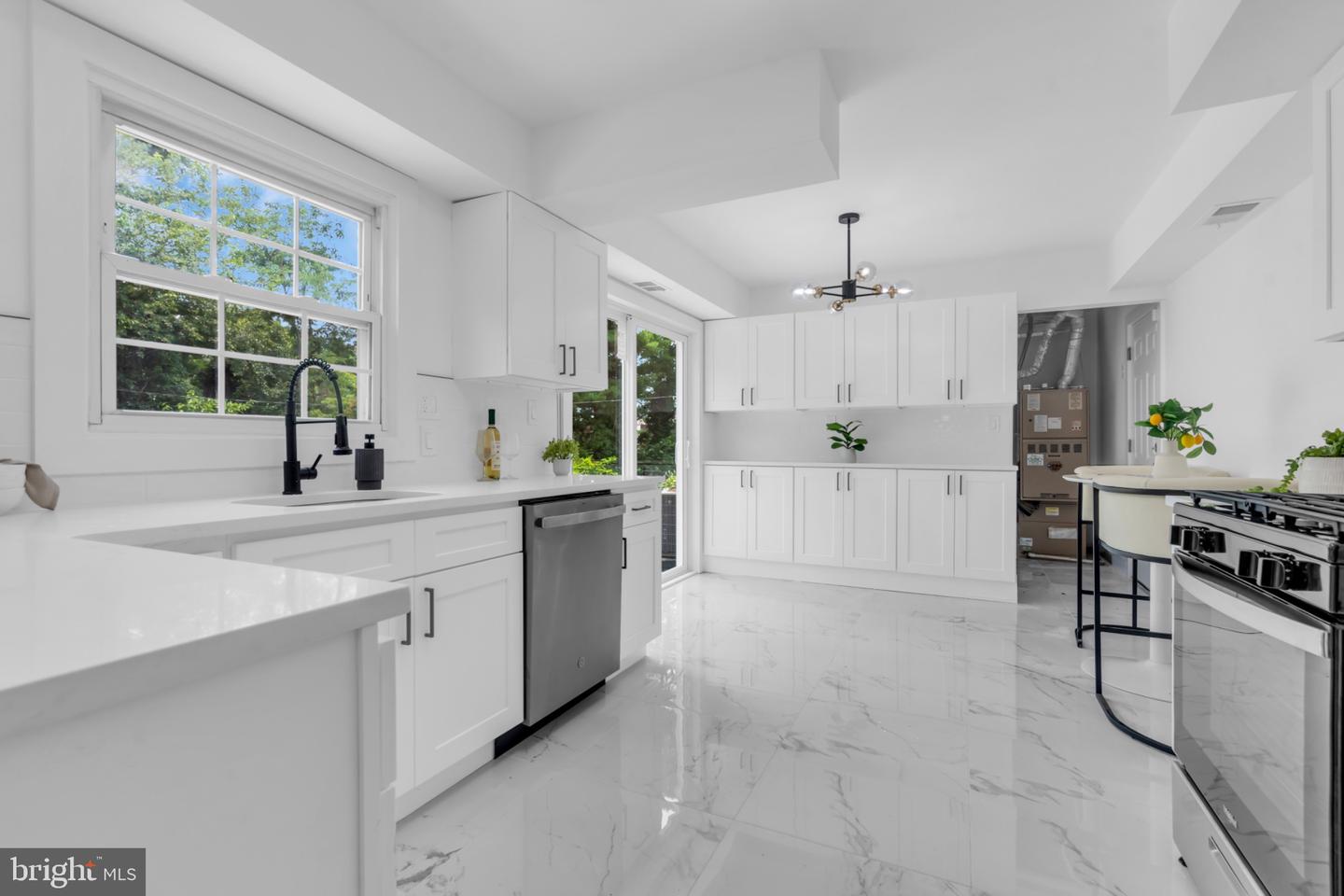 61 Triangle Property Photo 18