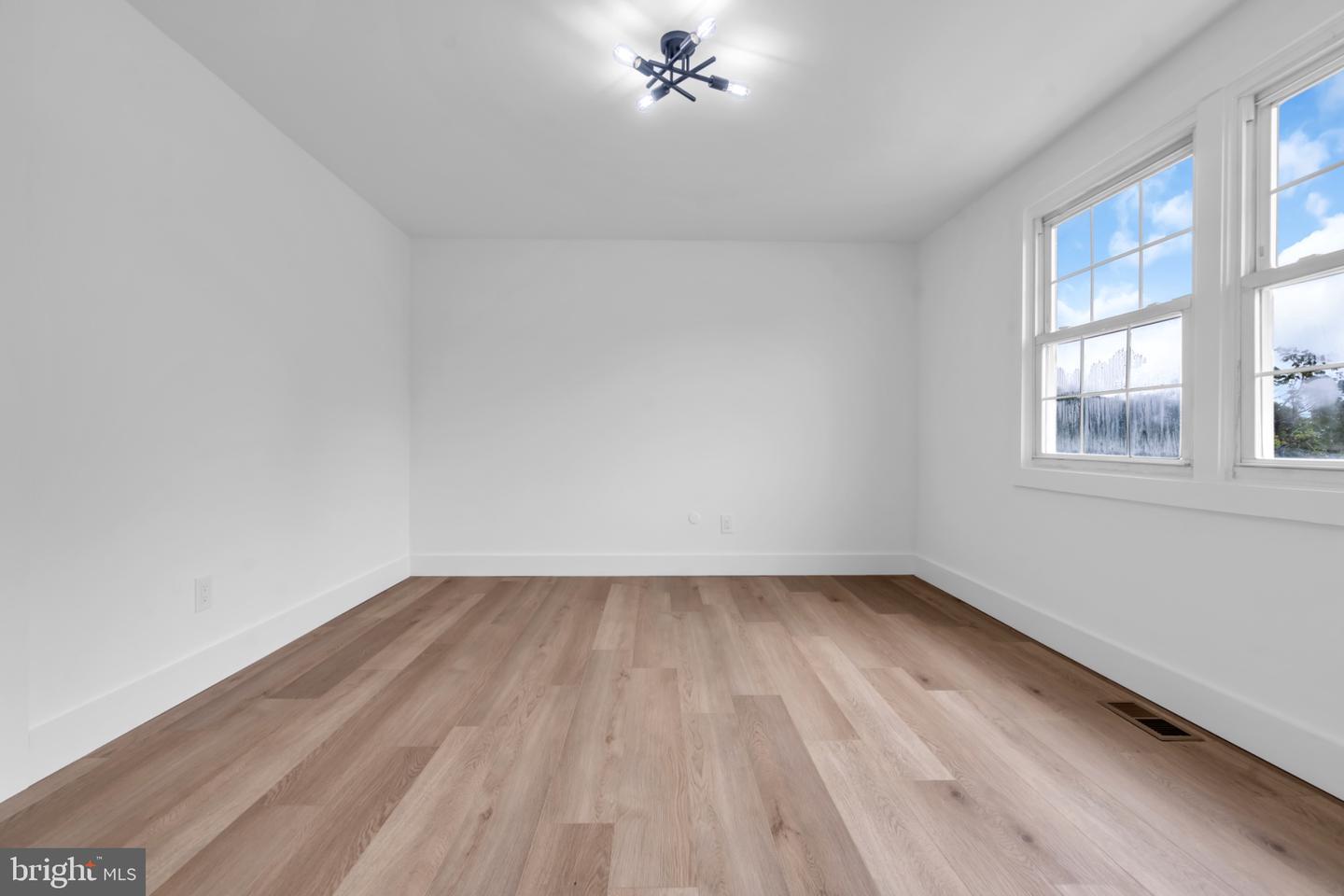 61 Triangle Property Photo 31