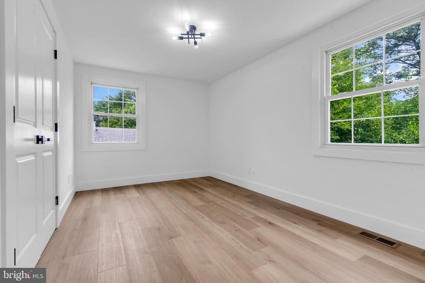 61 Triangle Property Photo 33