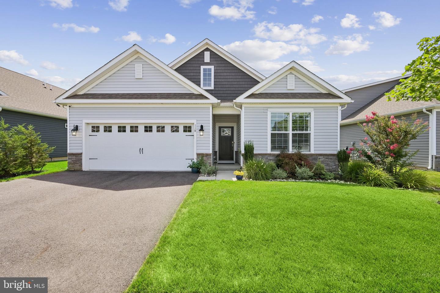 118 Congressional Ct Property Photo 1