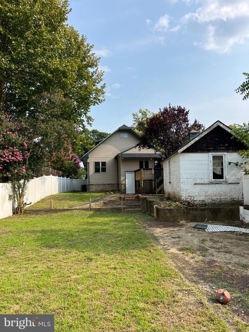 15 E Charles St Property Photo 4