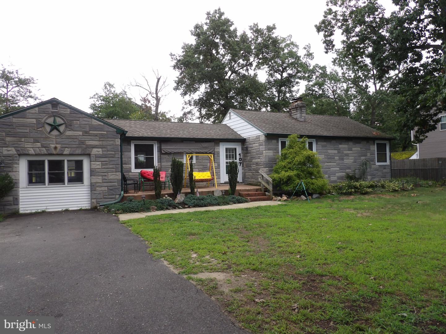 107 Pine Ln Property Photo 1