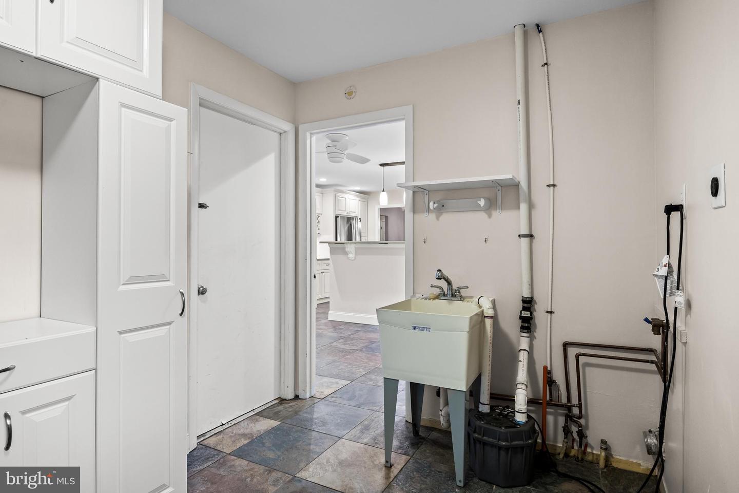 10 Traynor Ln Property Photo 11