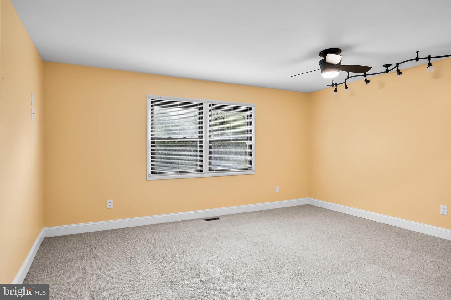 10 Traynor Ln Property Photo 14