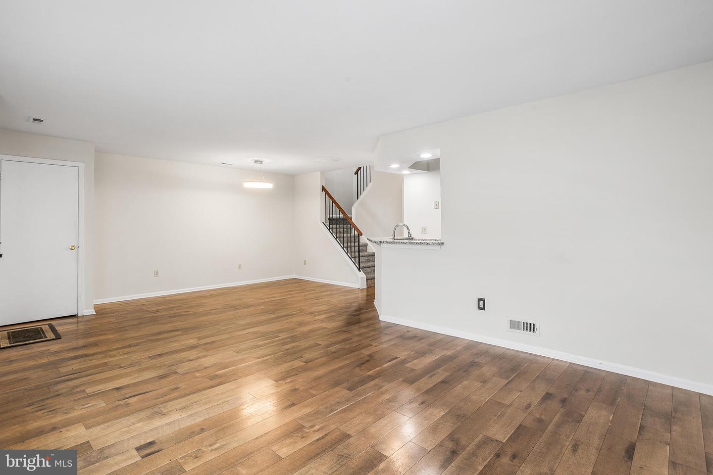 2902 Yarmouth Ln Property Photo 6