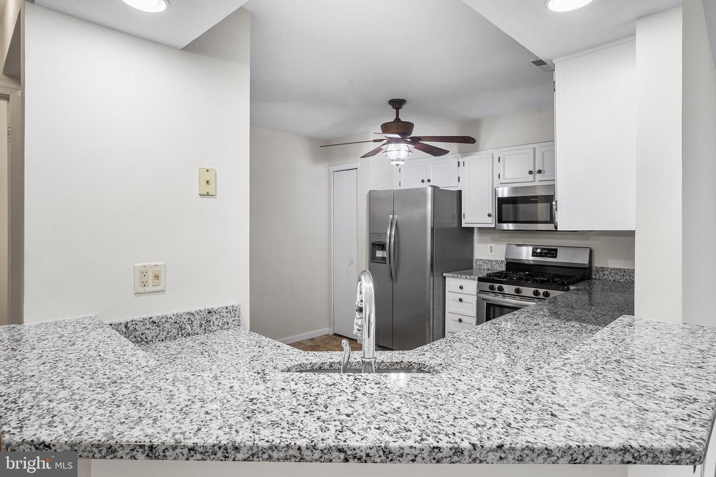 2902 Yarmouth Ln Property Photo 9