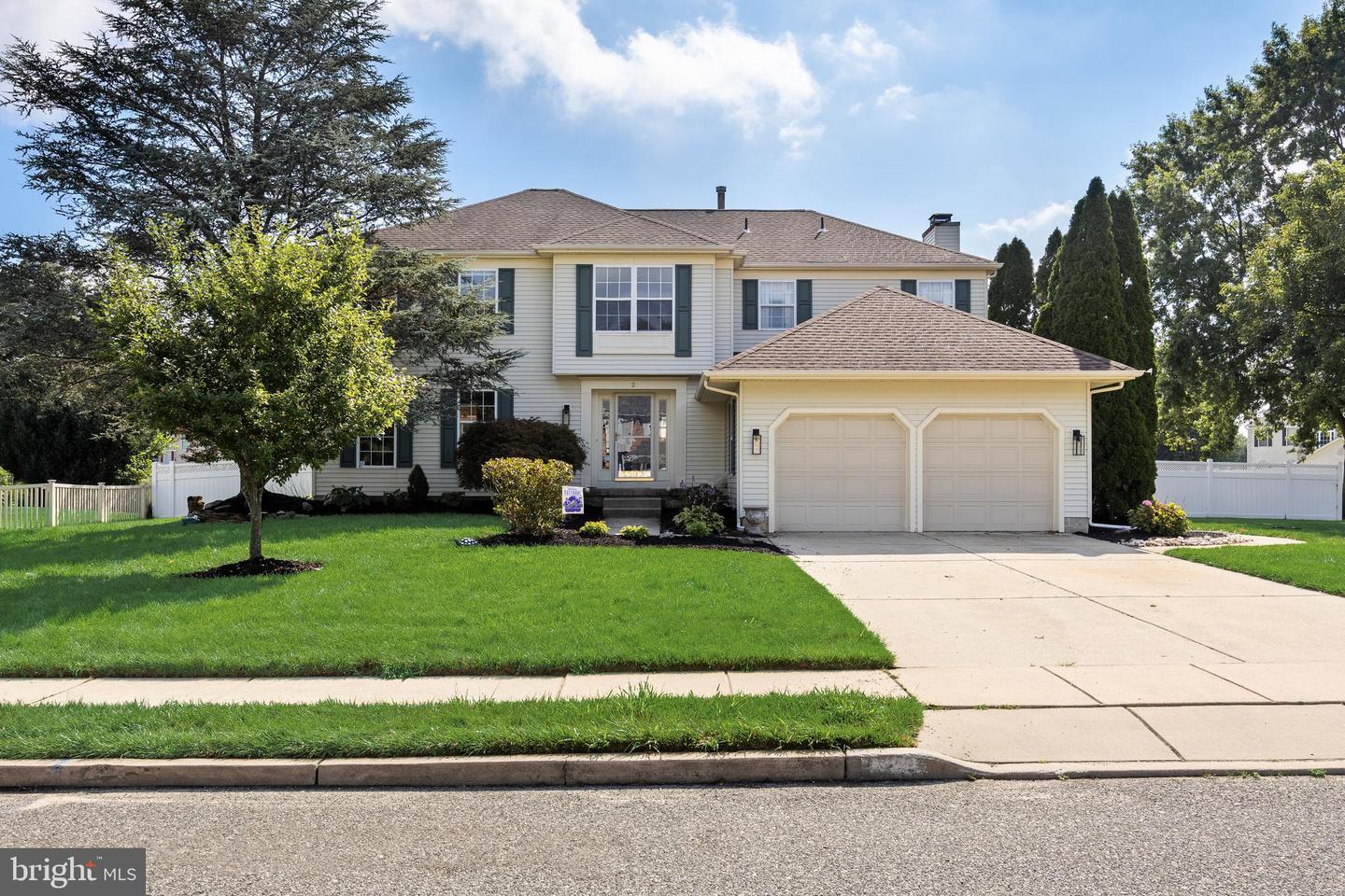 2 PRICKETT LN
