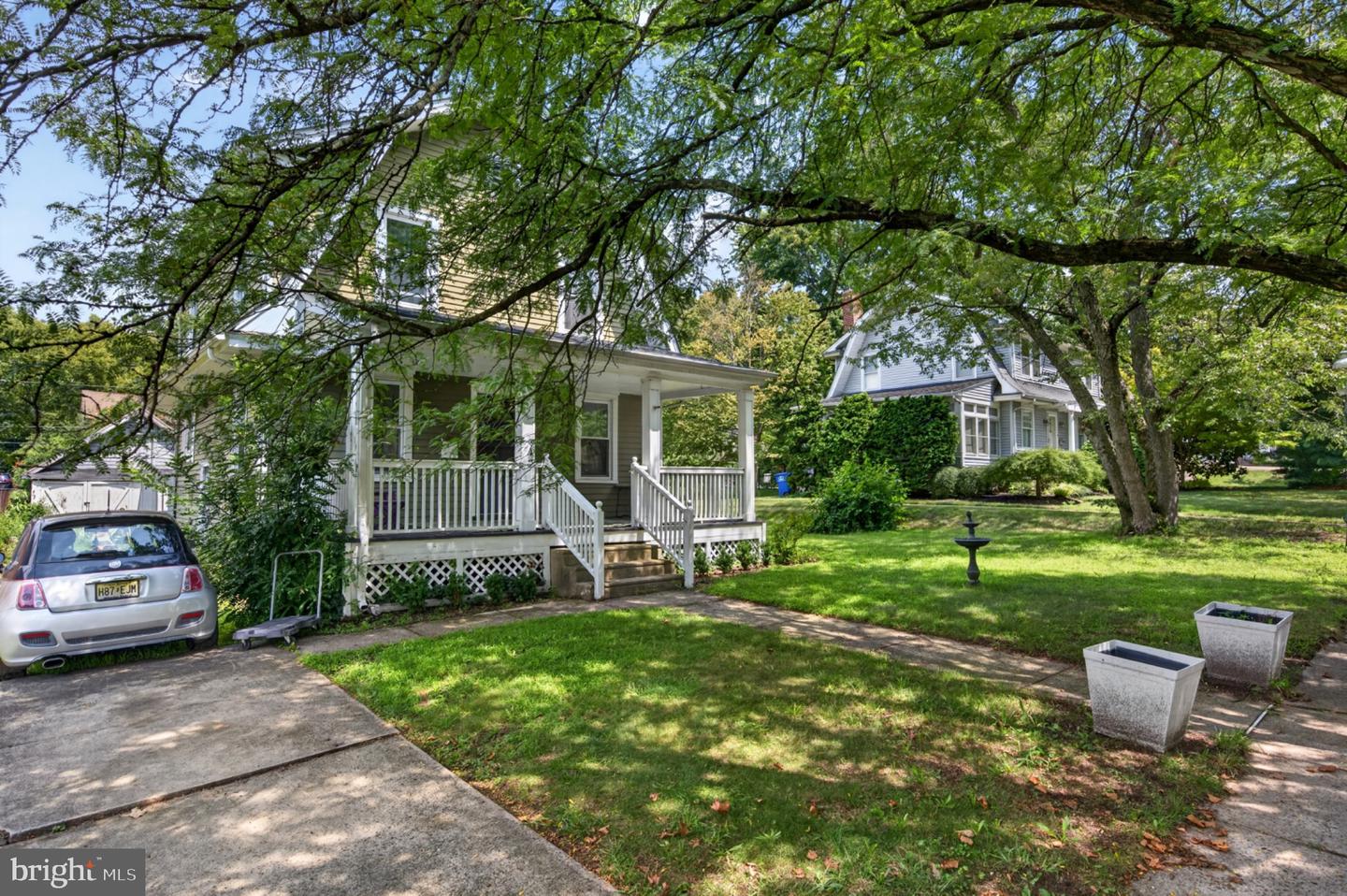 910 Highland Property Photo 3