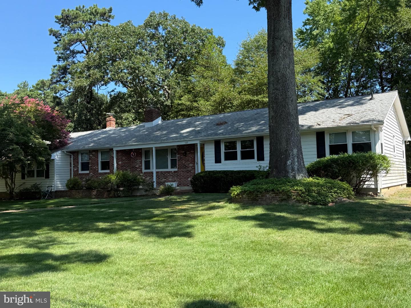 107 N Lakeside Dr E Property Photo 1