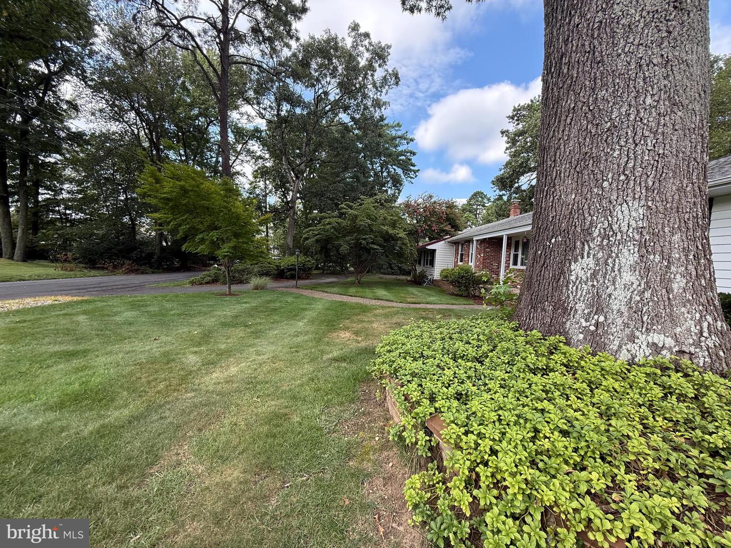 107 N Lakeside Dr E Property Photo 2