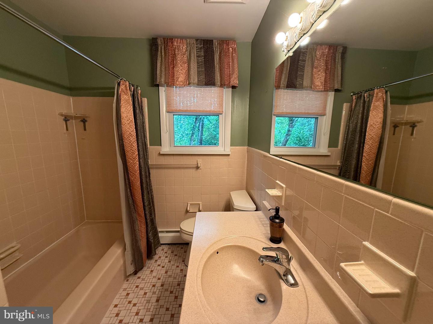 107 N Lakeside Dr E Property Photo 8
