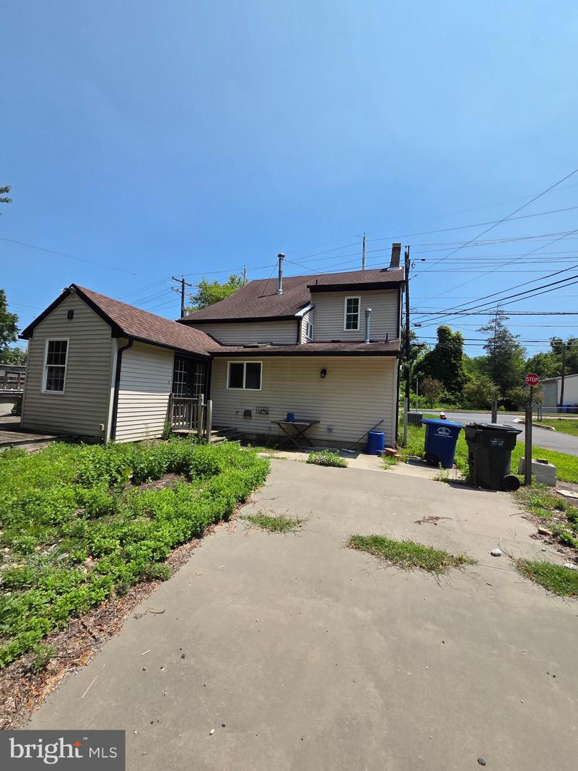 549 Main St Property Photo 3