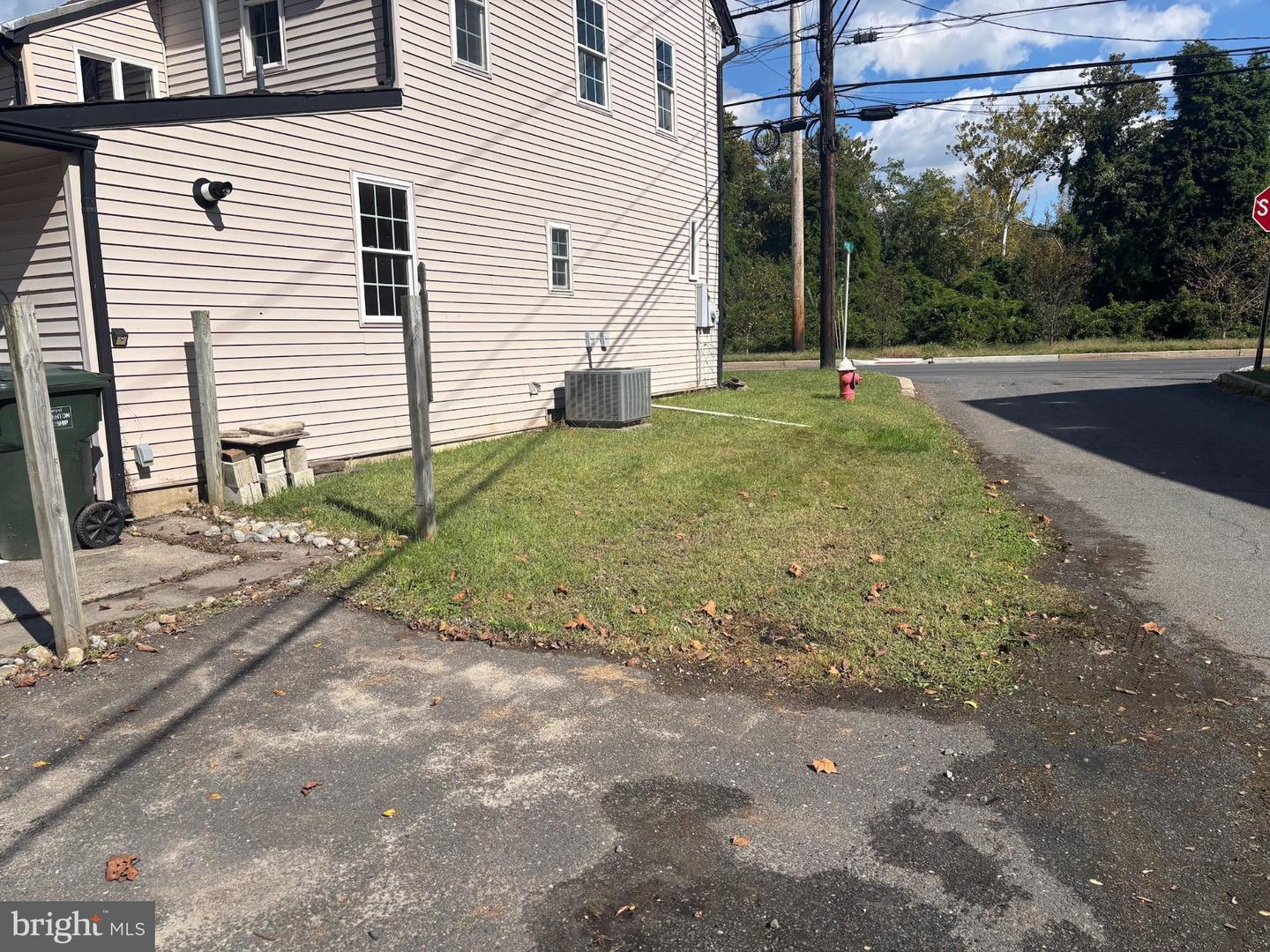 549 Main St Property Photo 6