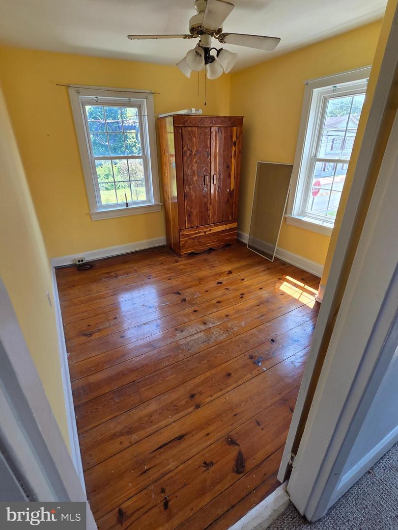 549 Main St Property Photo 8