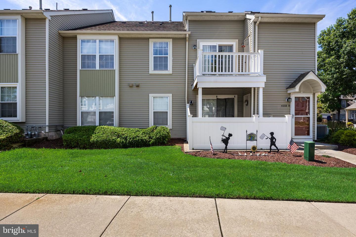 4208-b Fenwick Ln Property Photo 1