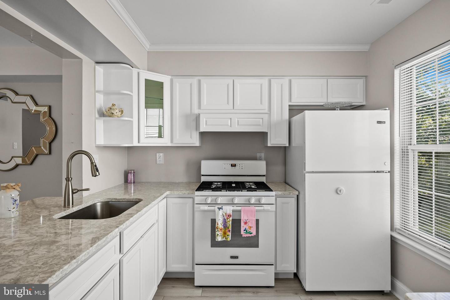 4208-b Fenwick Ln Property Photo 11