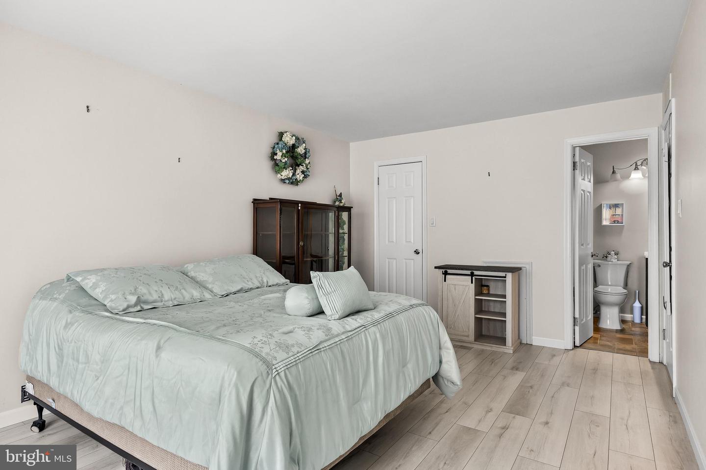 4208-b Fenwick Ln Property Photo 17