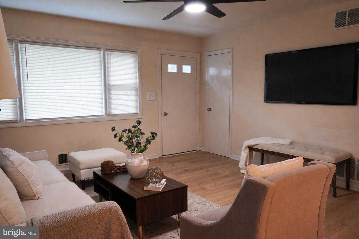 7 Windsor Pl Property Photo 5