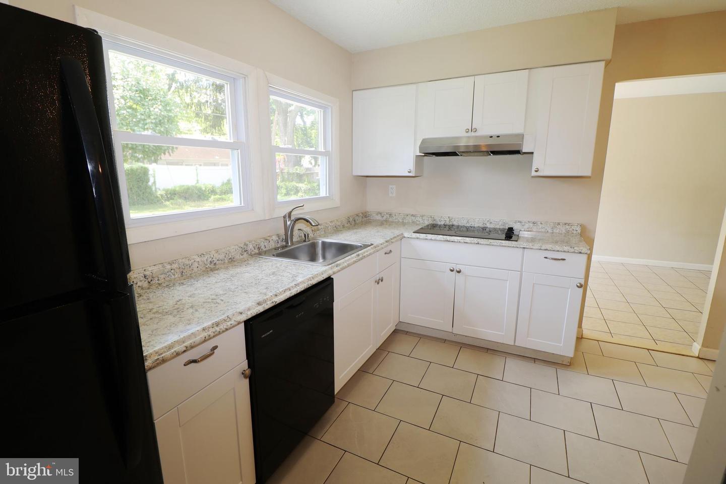 57 East Ln Property Photo 8