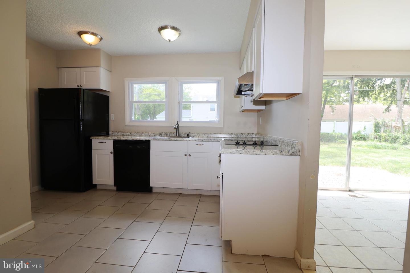 57 East Ln Property Photo 10