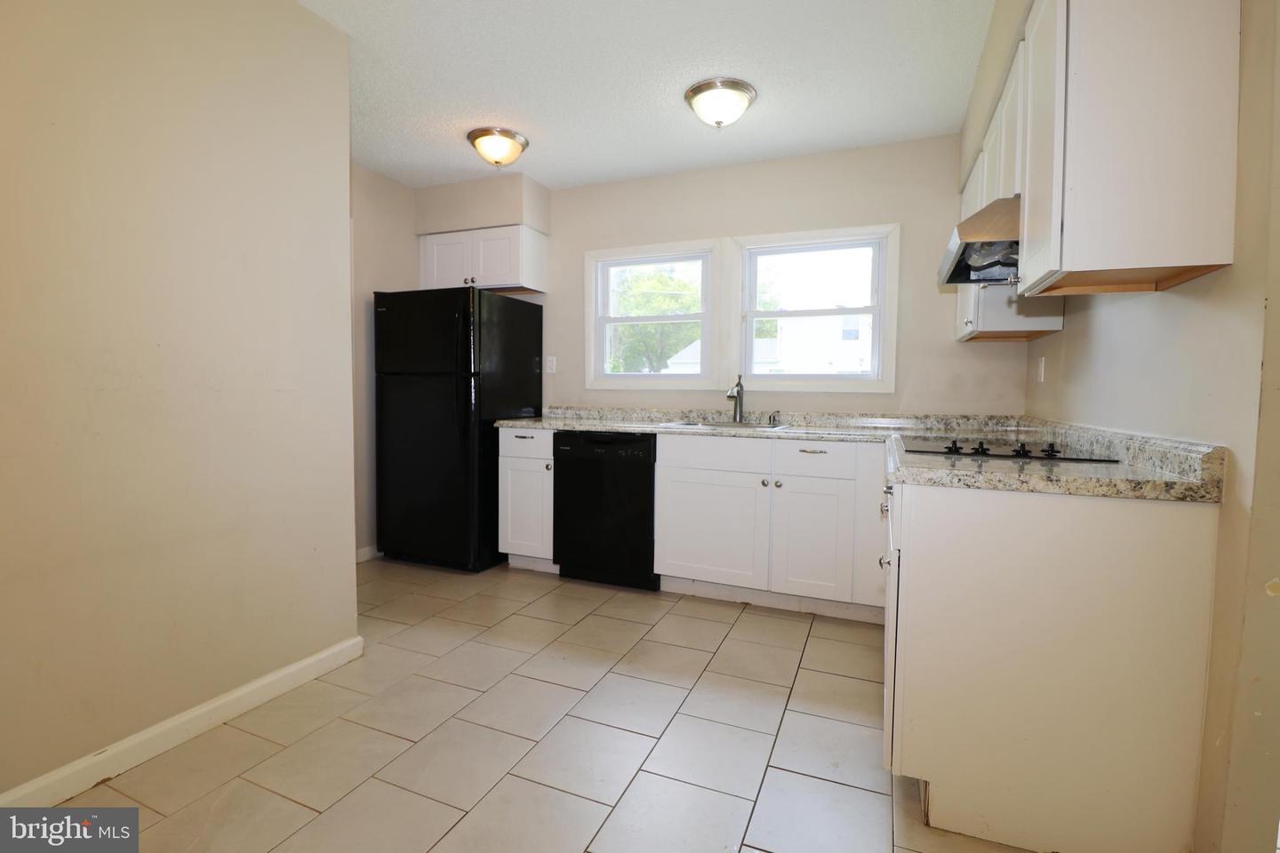 57 East Ln Property Photo 11