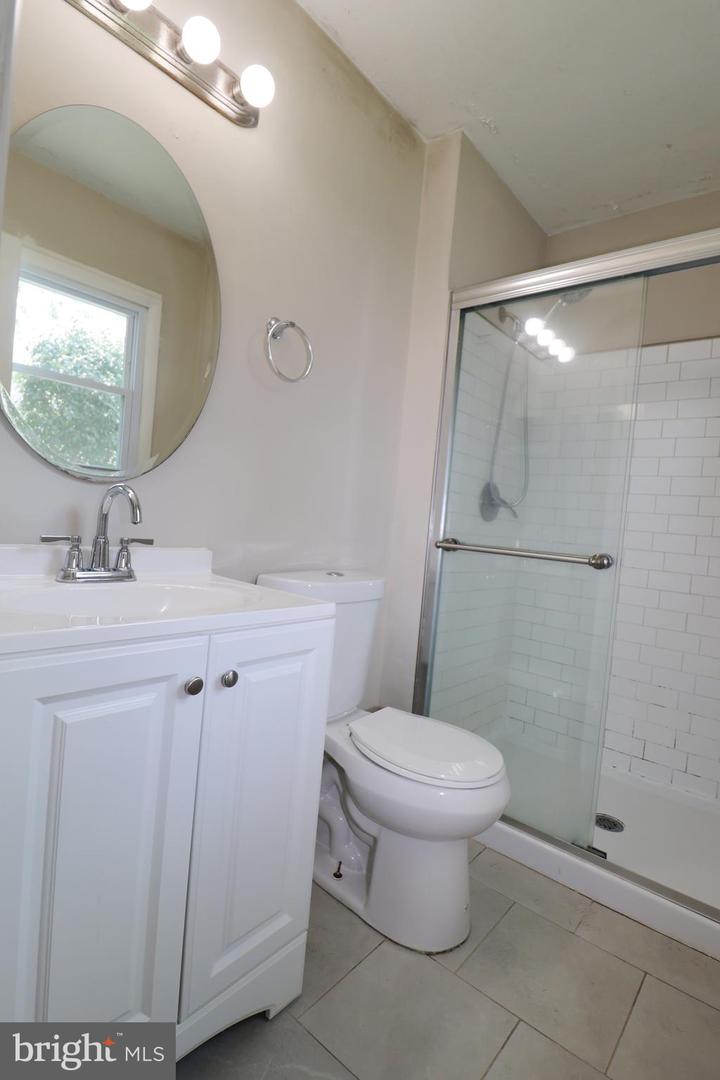 57 East Ln Property Photo 14