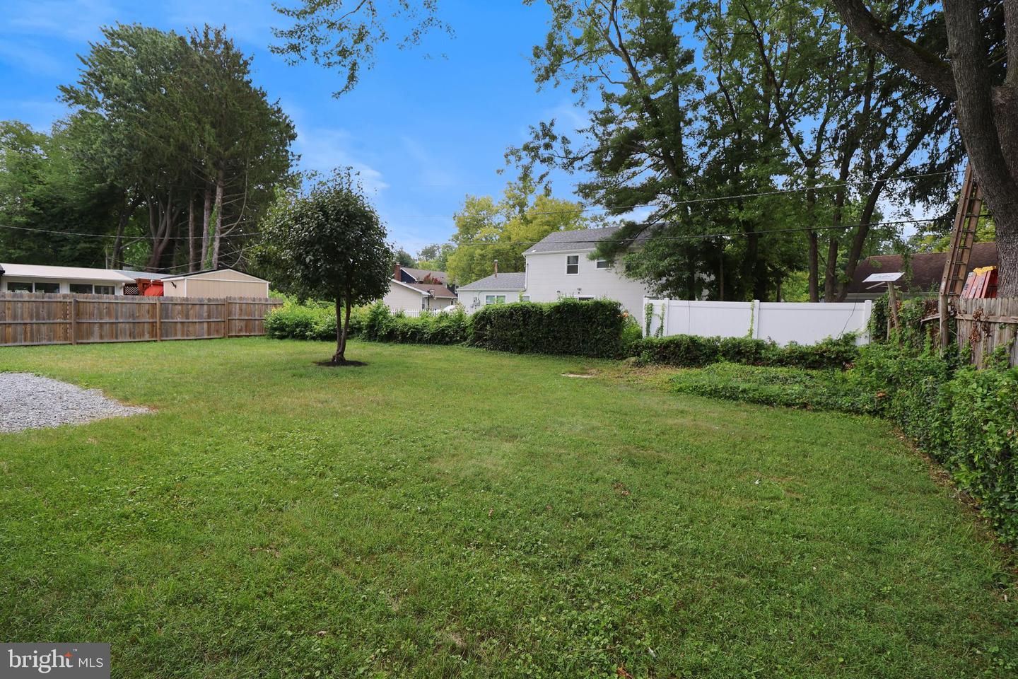 57 East Ln Property Photo 25