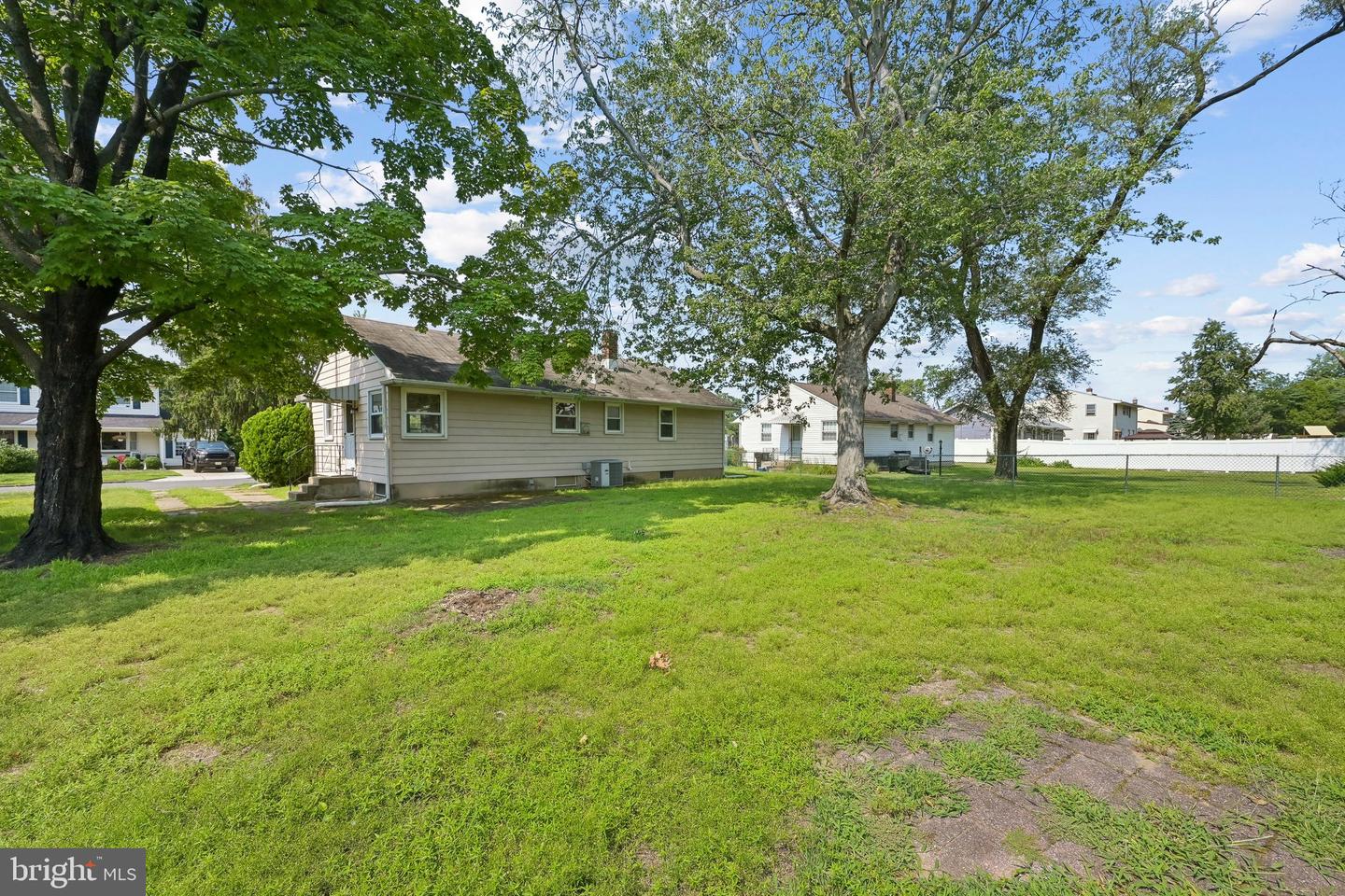 323 Juniata Ave Property Photo 4