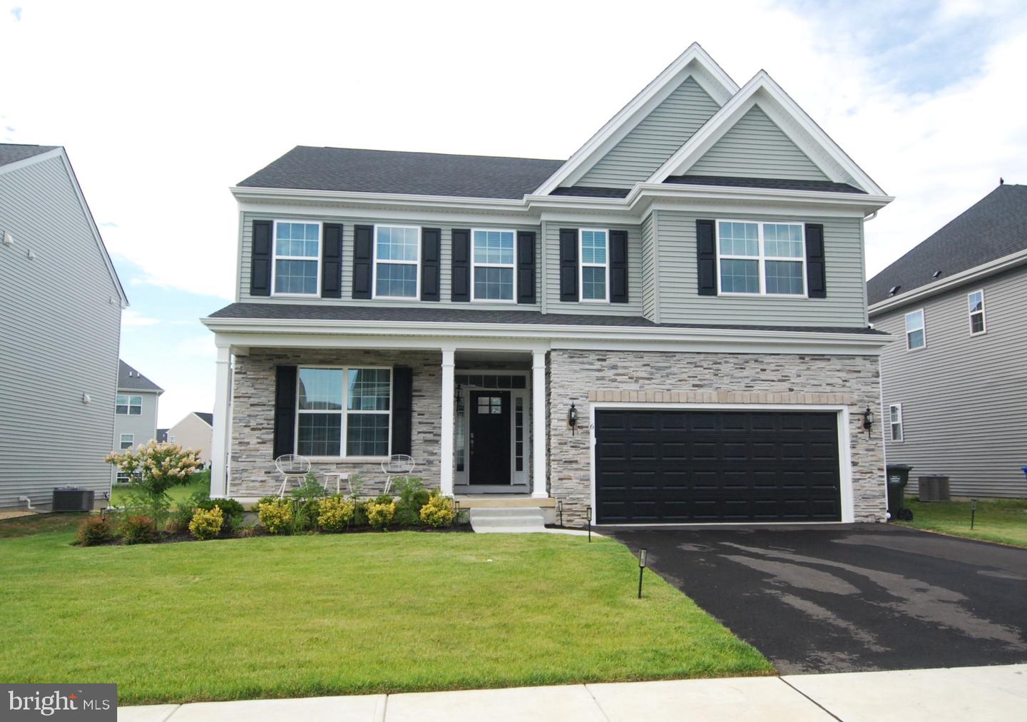 6 Mayfair Ct Property Photo 1