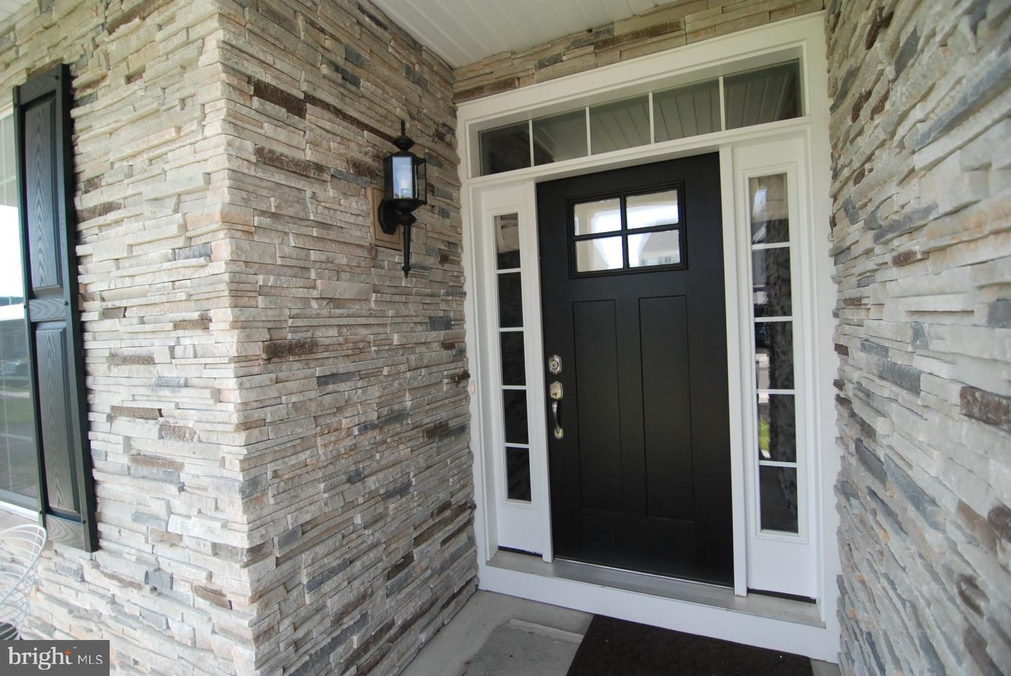 6 Mayfair Ct Property Photo 3