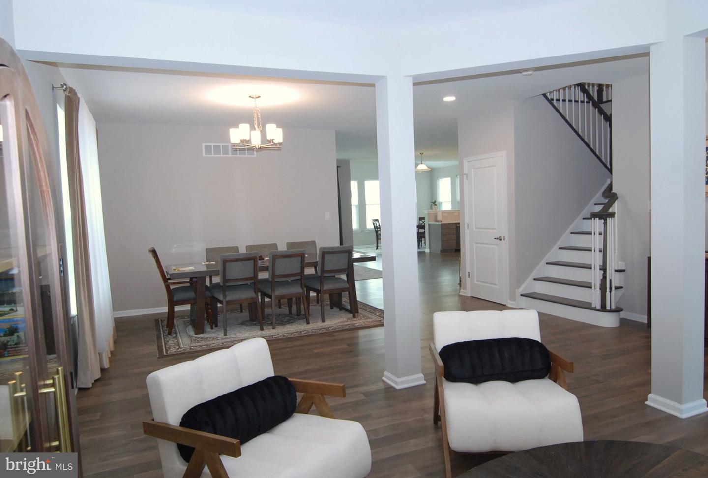 6 Mayfair Ct Property Photo 5