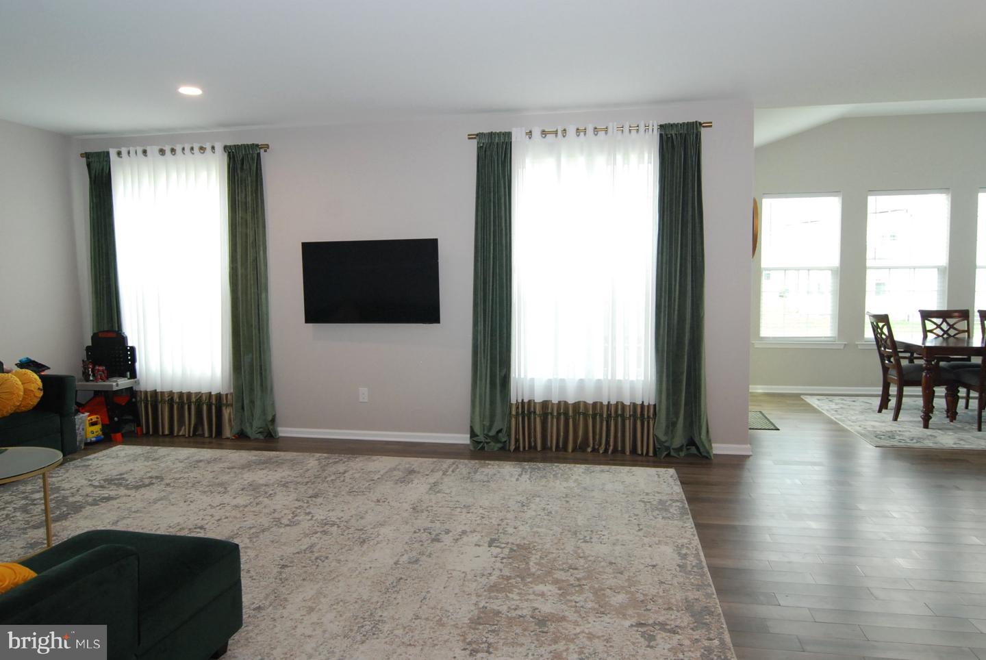 6 Mayfair Ct Property Photo 6