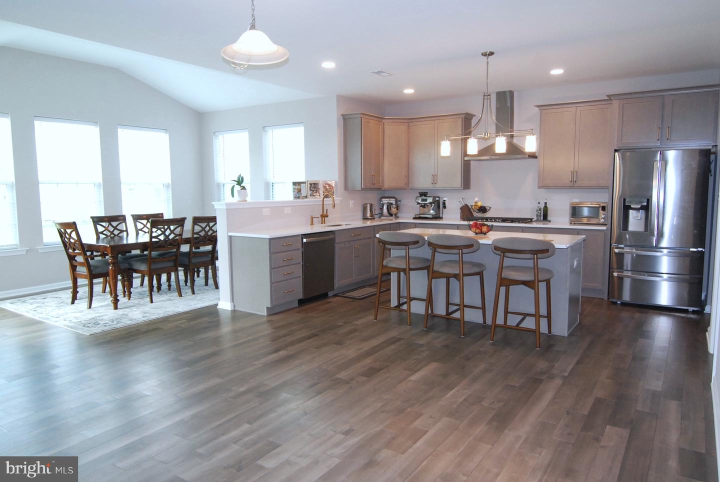 6 Mayfair Ct Property Photo 8